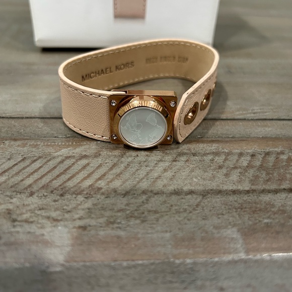 MICHAEL KORS “Rare” and “Limited” Women’s Rosa Gold Watch Hunger Stop - Picture 10 of 16